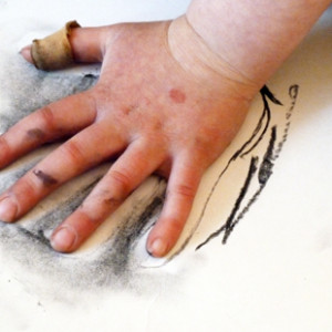 Drawing round hands