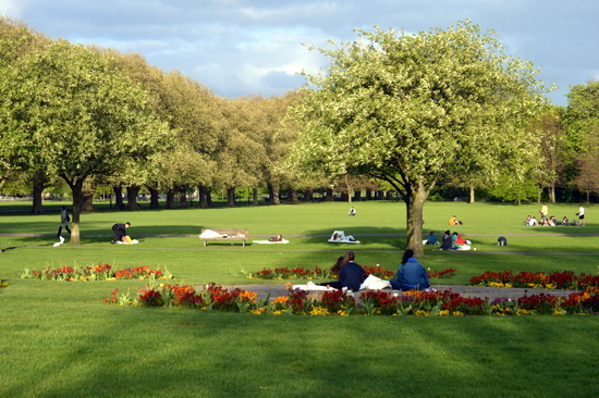 Students drawing on Jesus Green