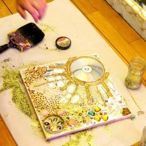 Making decorative images with glitter and beads